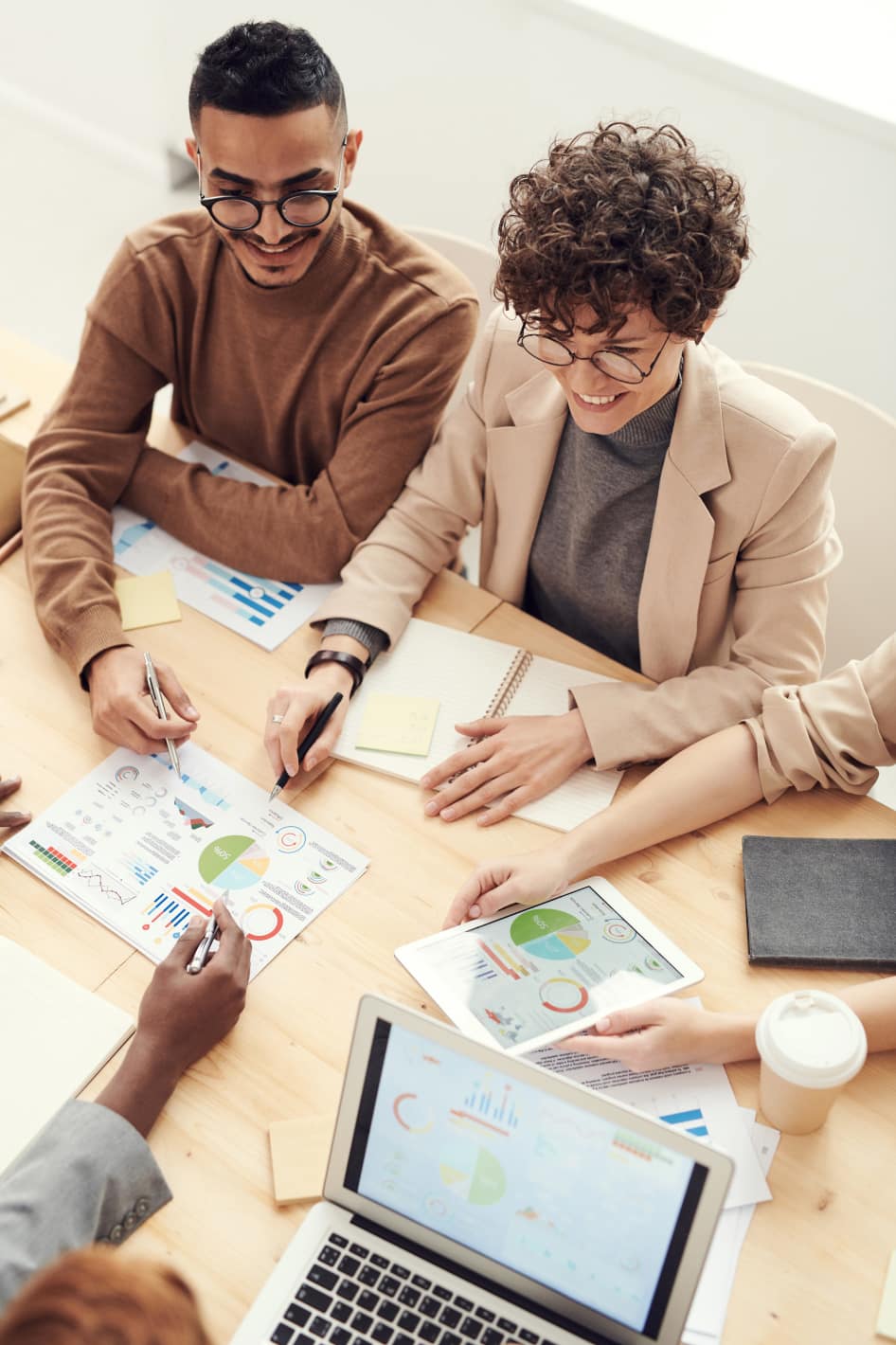 InspireUI team working together